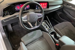 valkoinen Volkswagen Golf 2023 kuva 7.