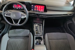 valkoinen Volkswagen Golf 2023 kuva 9.