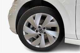 valkoinen Volkswagen Golf 2023 kuva 11.