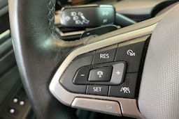 valkoinen Volkswagen Golf 2023 kuva 17.
