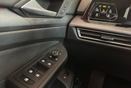 valkoinen Volkswagen Golf 2023 kuva 19.