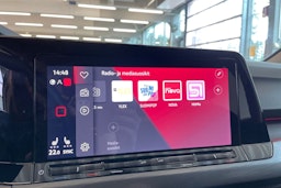 valkoinen Volkswagen Golf 2023 kuva 22.