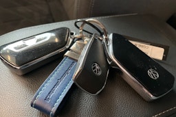 valkoinen Volkswagen Golf 2023 kuva 25.