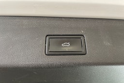 valkoinen Volkswagen Golf 2023 kuva 31.