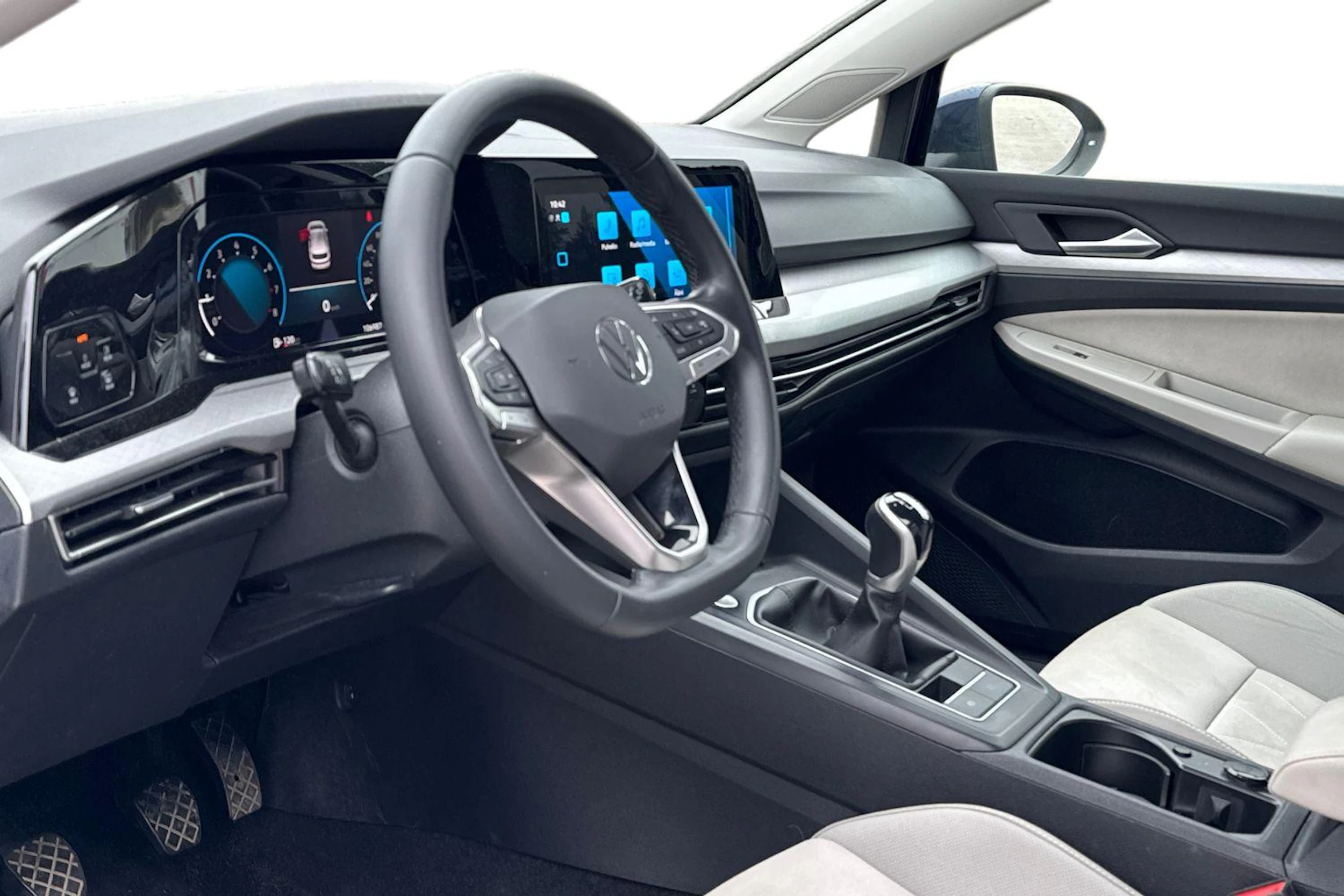 sininen Volkswagen Golf 2023 kuva 3.