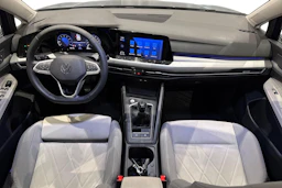 sininen Volkswagen Golf 2023 kuva 9.