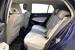 sininen Volkswagen Golf 2023 kuva 11.