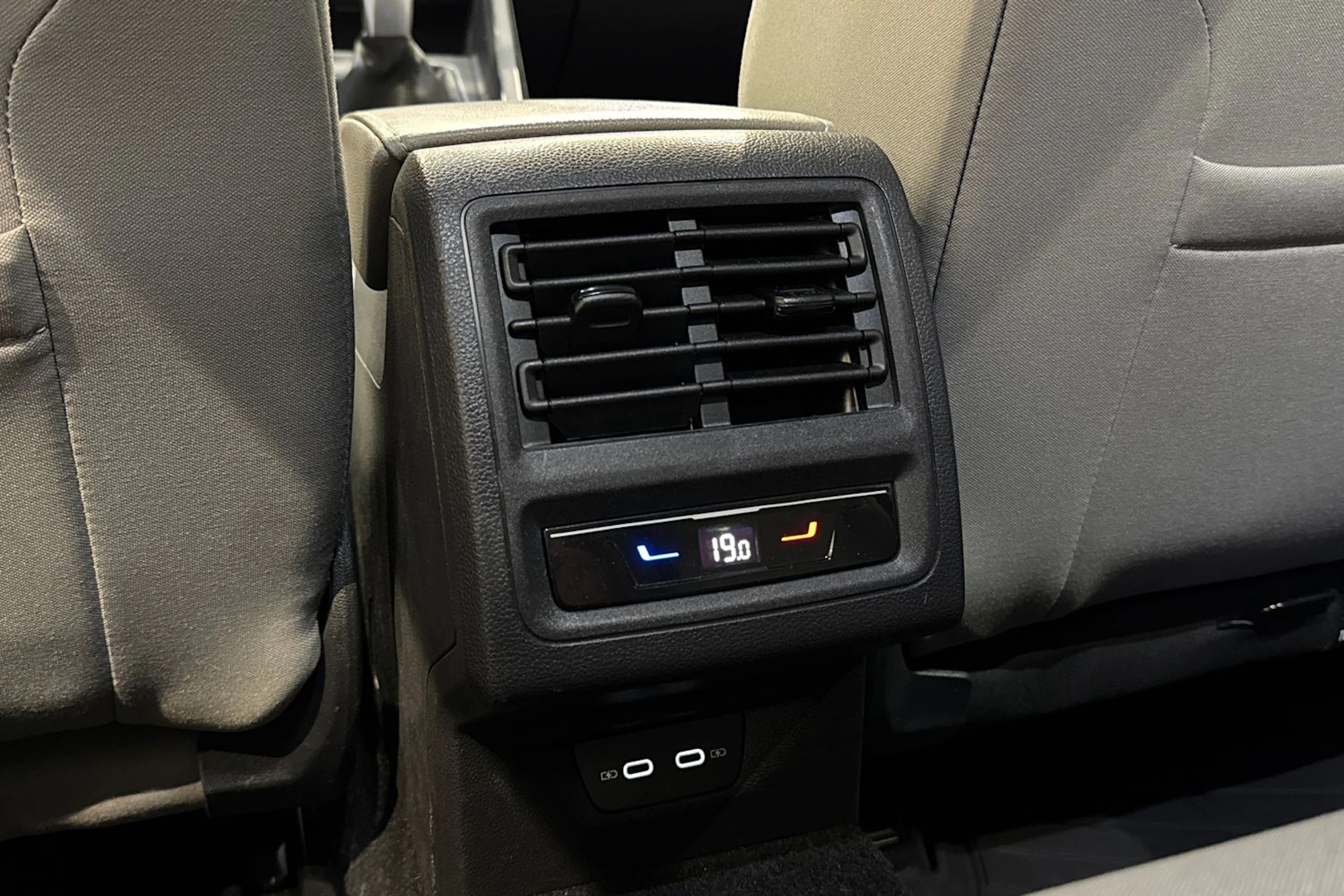 sininen Volkswagen Golf 2023 kuva 19.