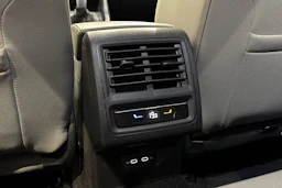 sininen Volkswagen Golf 2023 kuva 19.