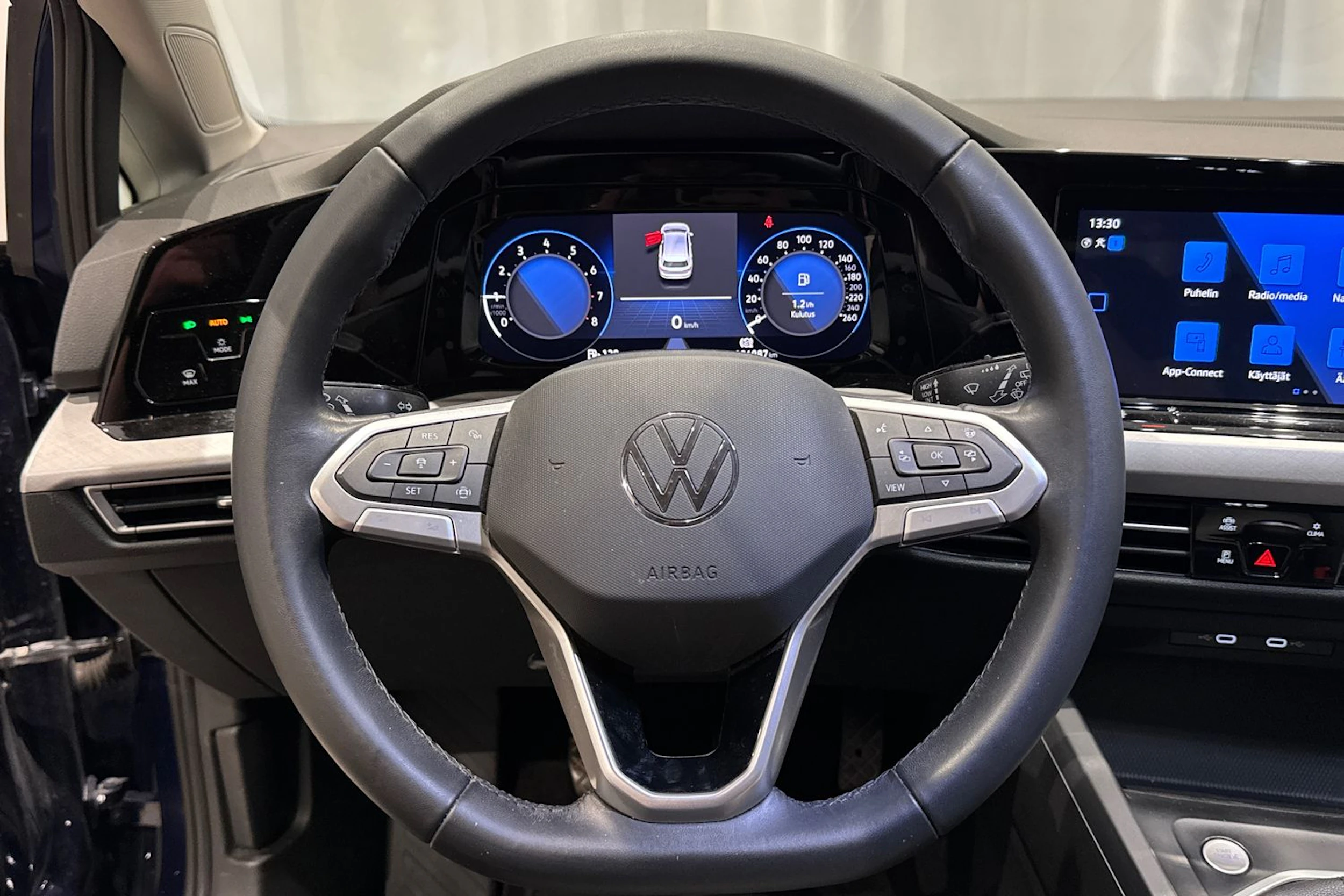 sininen Volkswagen Golf 2023 kuva 20.