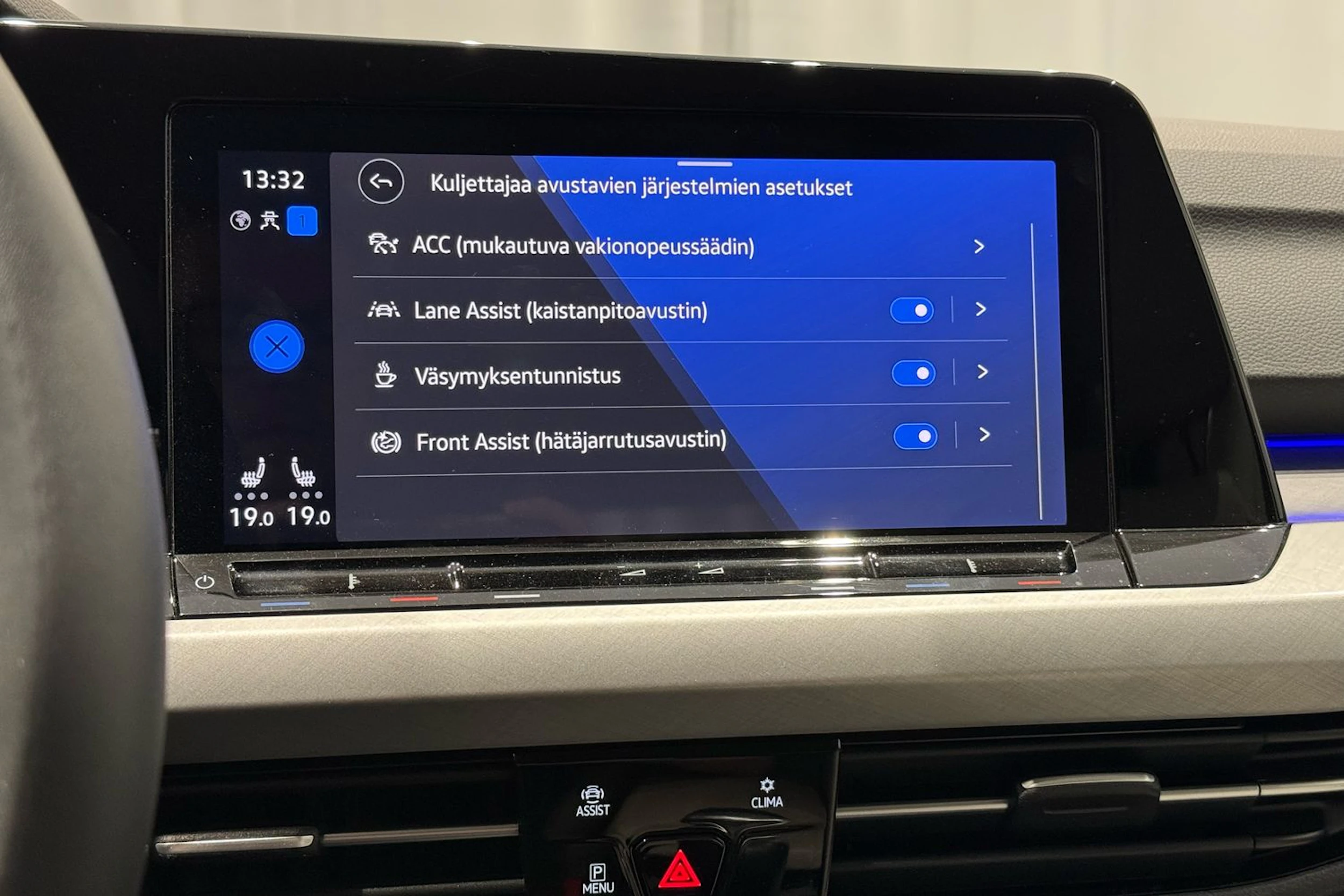 sininen Volkswagen Golf 2023 kuva 26.