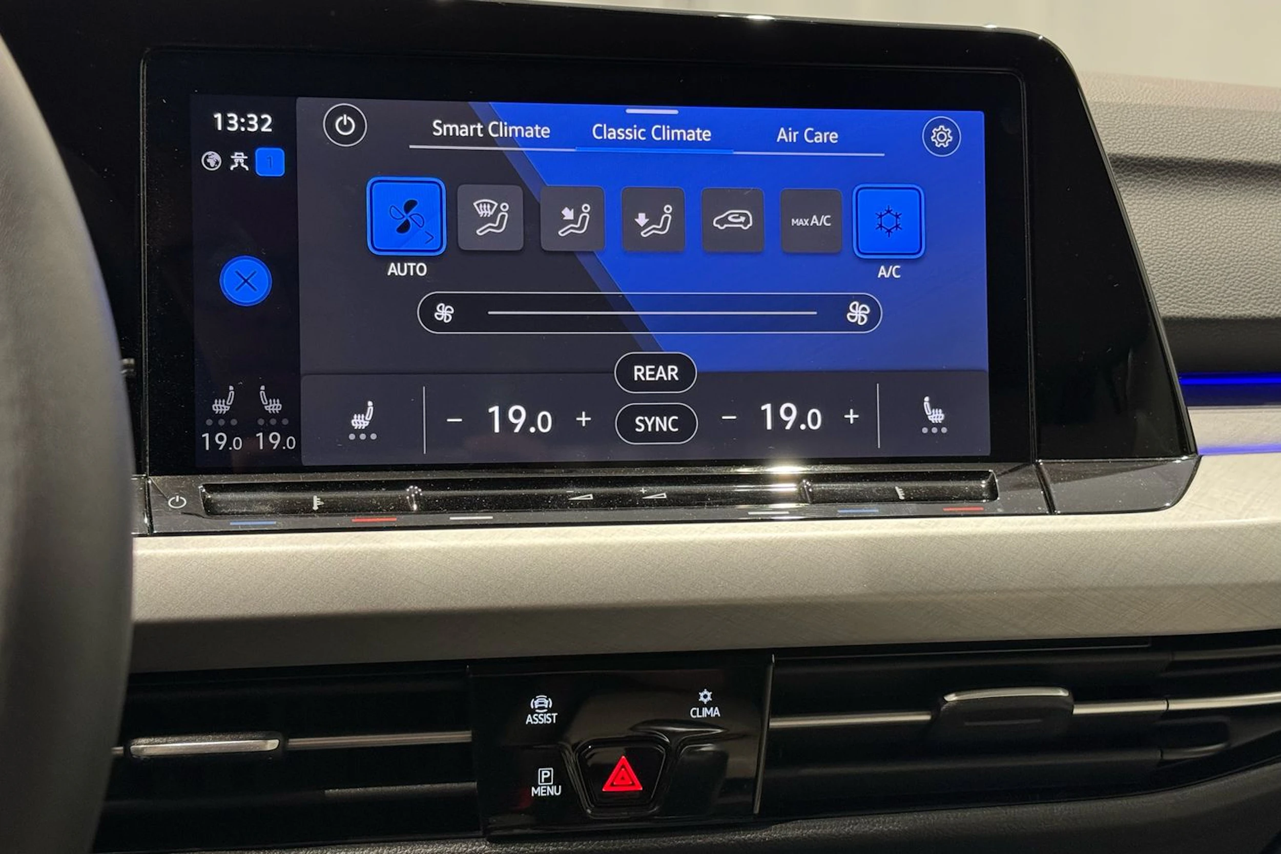 sininen Volkswagen Golf 2023 kuva 28.