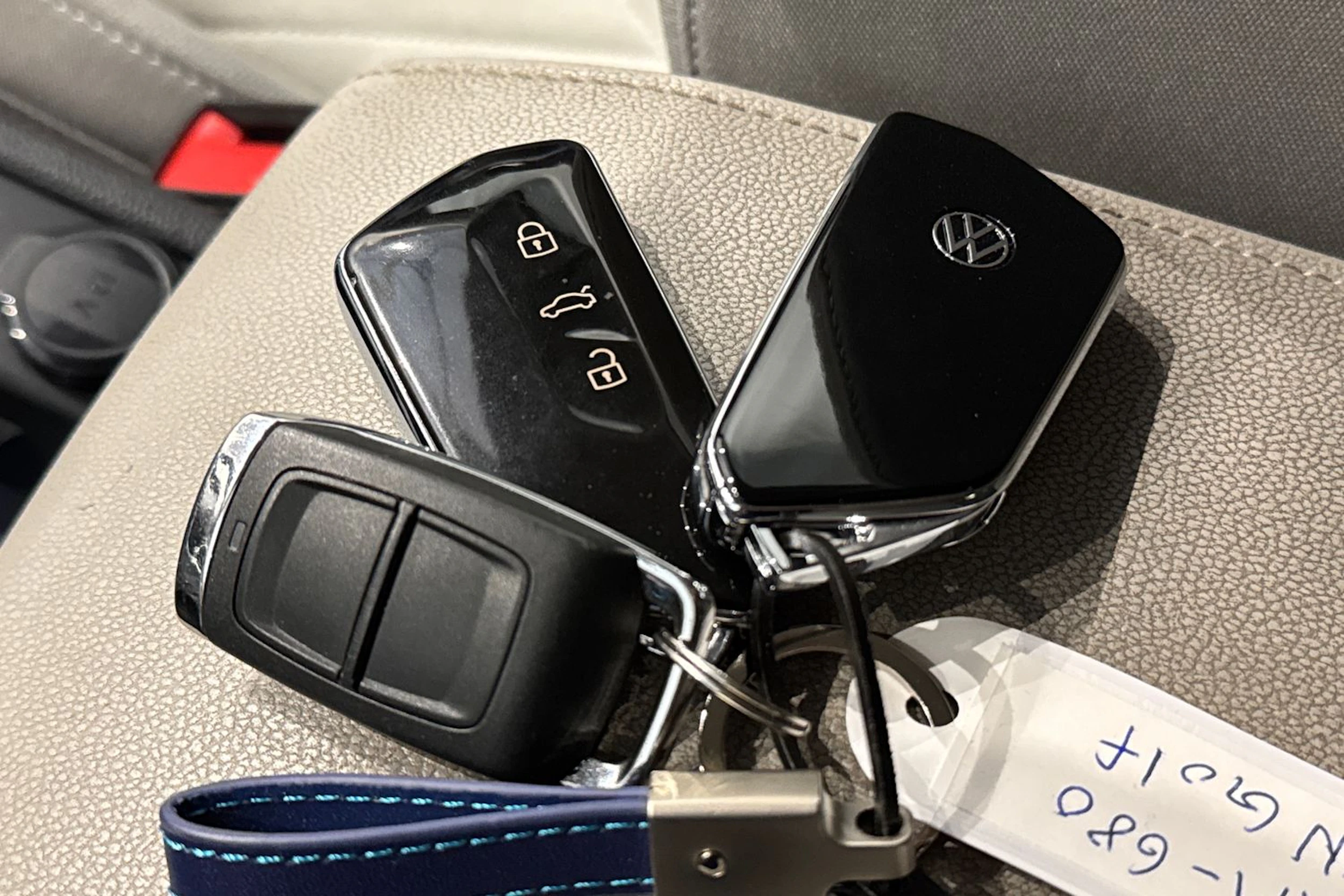 sininen Volkswagen Golf 2023 kuva 31.