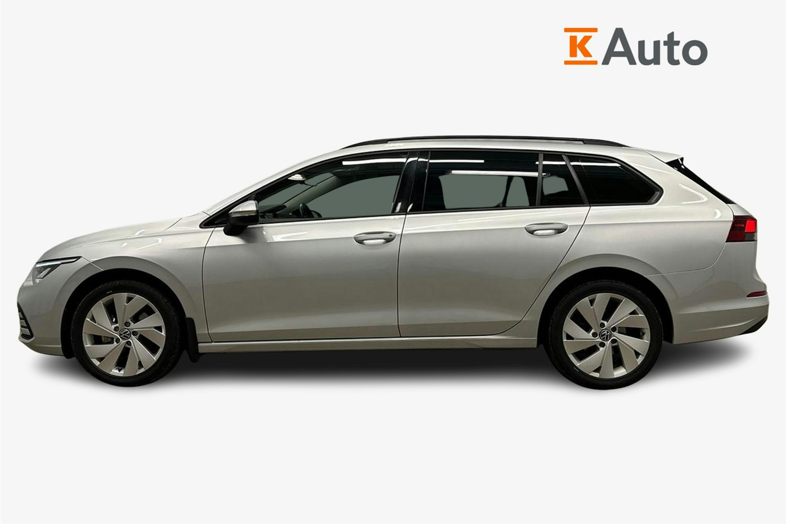 harmaa Volkswagen Golf 2023 kuva 6.