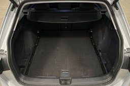 harmaa Volkswagen Golf 2023 kuva 14.