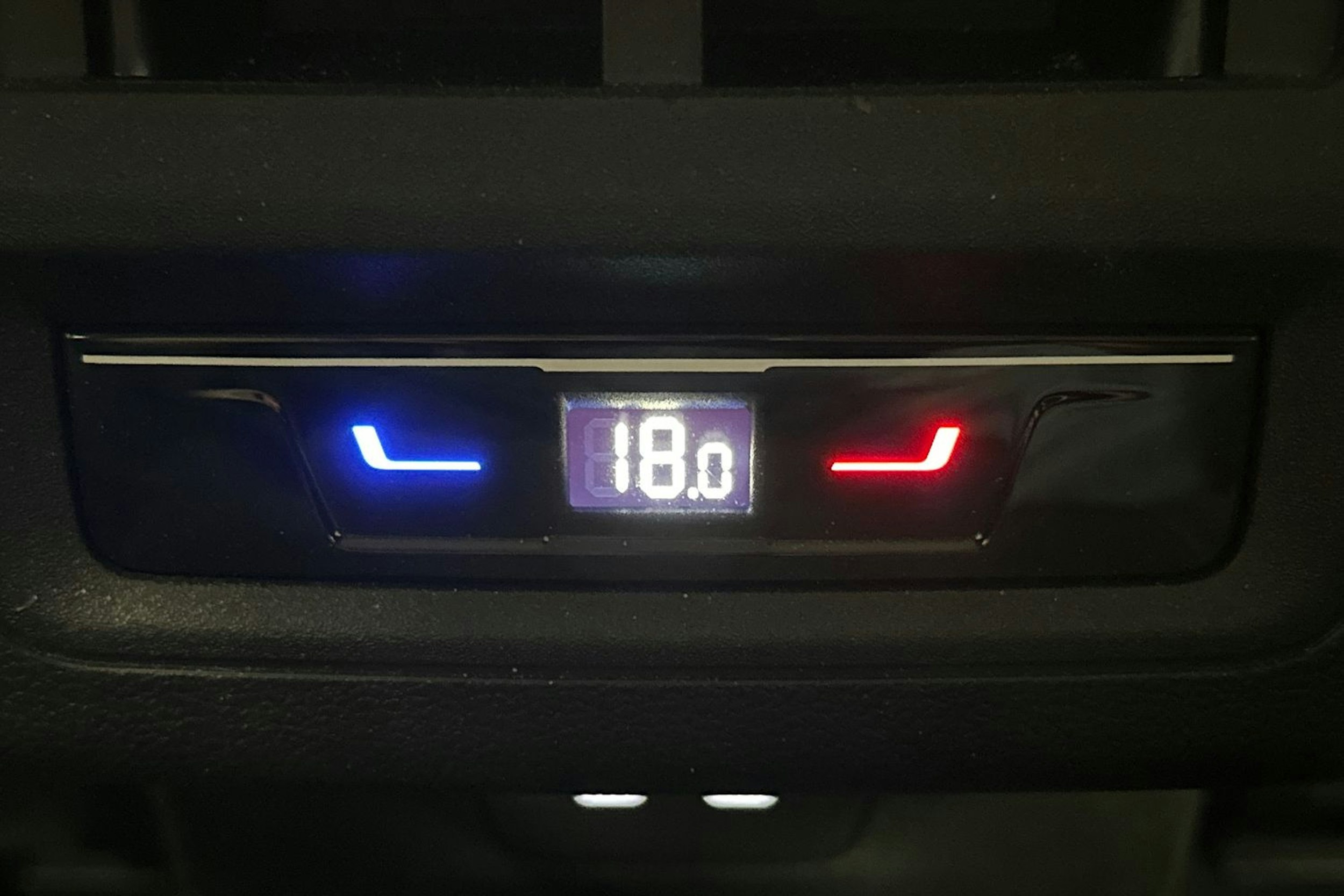 harmaa Volkswagen Golf 2023 kuva 17.
