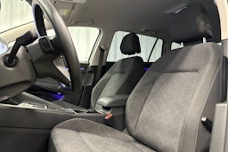 harmaa Volkswagen Golf 2023 kuva 19.