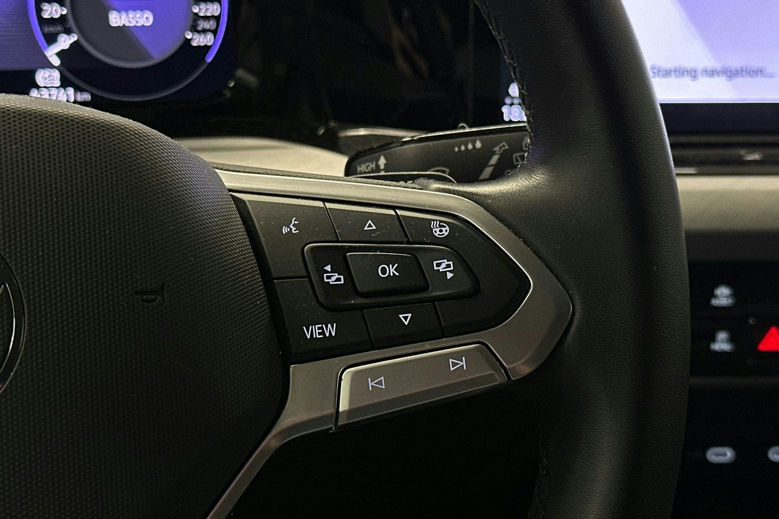 harmaa Volkswagen Golf 2023 kuva 21.