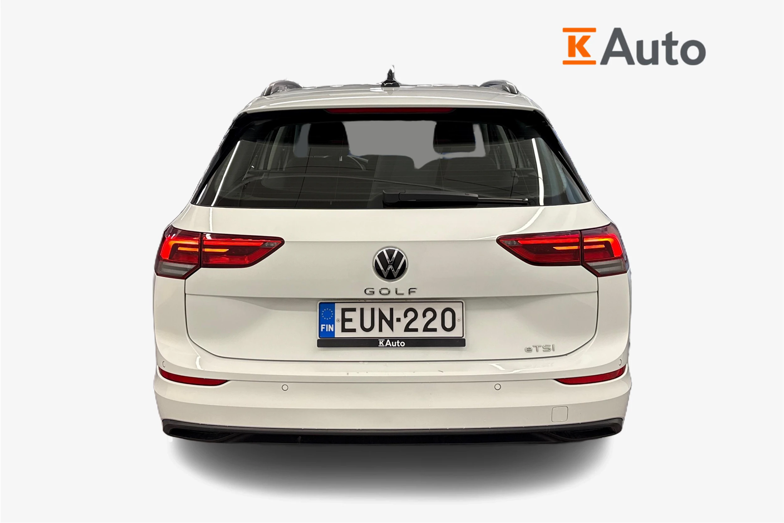 valkoinen Volkswagen Golf 2023 kuva 4.