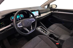 valkoinen Volkswagen Golf 2023 kuva 8.