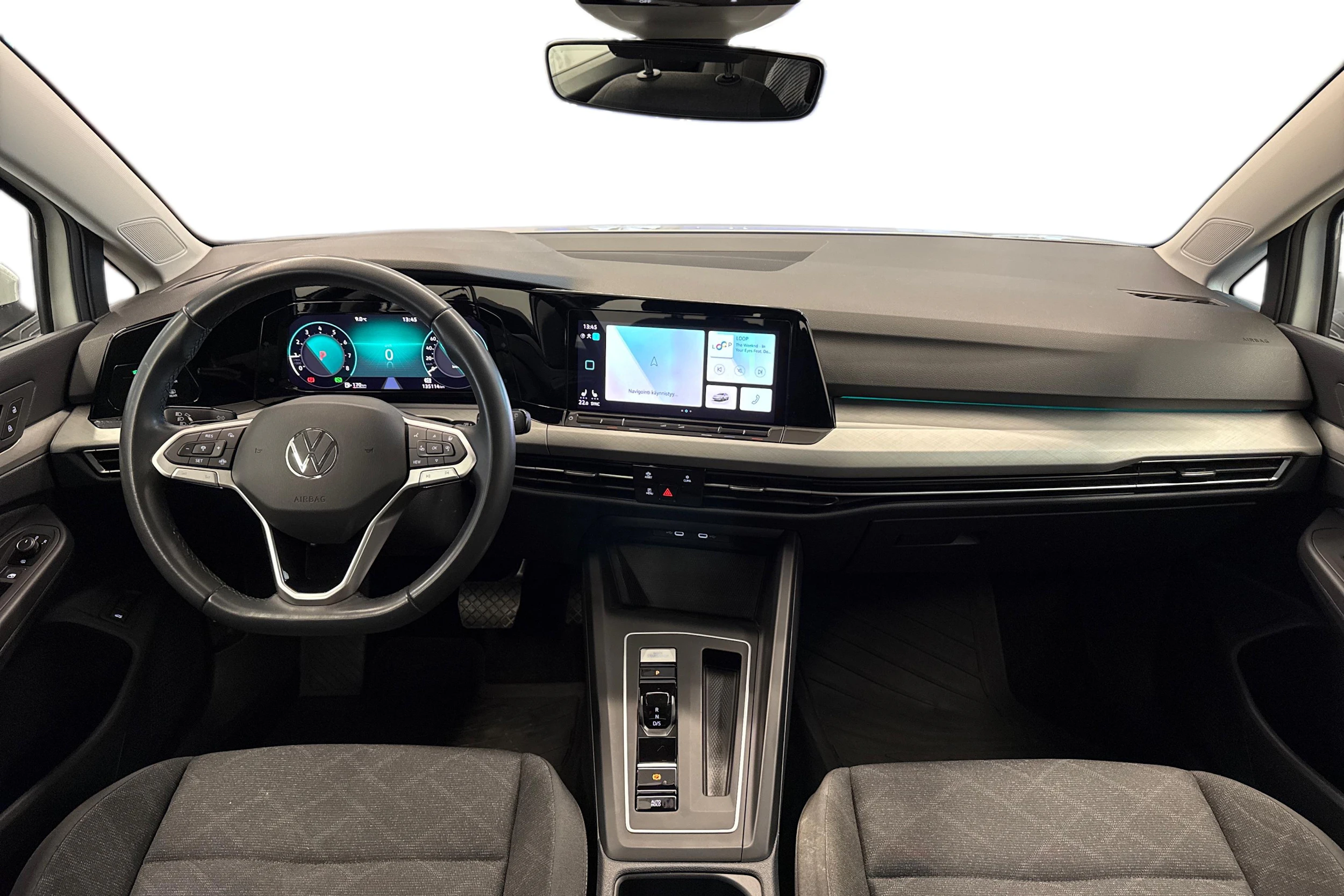 valkoinen Volkswagen Golf 2023 kuva 9.