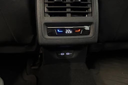 valkoinen Volkswagen Golf 2023 kuva 19.