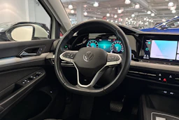 valkoinen Volkswagen Golf 2023 kuva 20.