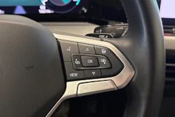 valkoinen Volkswagen Golf 2023 kuva 23.