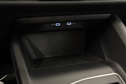 valkoinen Volkswagen Golf 2023 kuva 28.