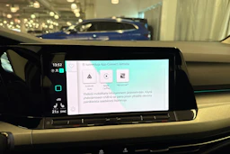 valkoinen Volkswagen Golf 2023 kuva 31.