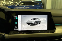 valkoinen Volkswagen Golf 2023 kuva 33.