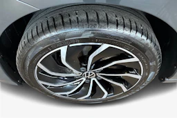 harmaa Volkswagen Golf 2023 kuva 12.