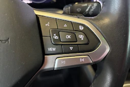 harmaa Volkswagen Golf 2023 kuva 17.