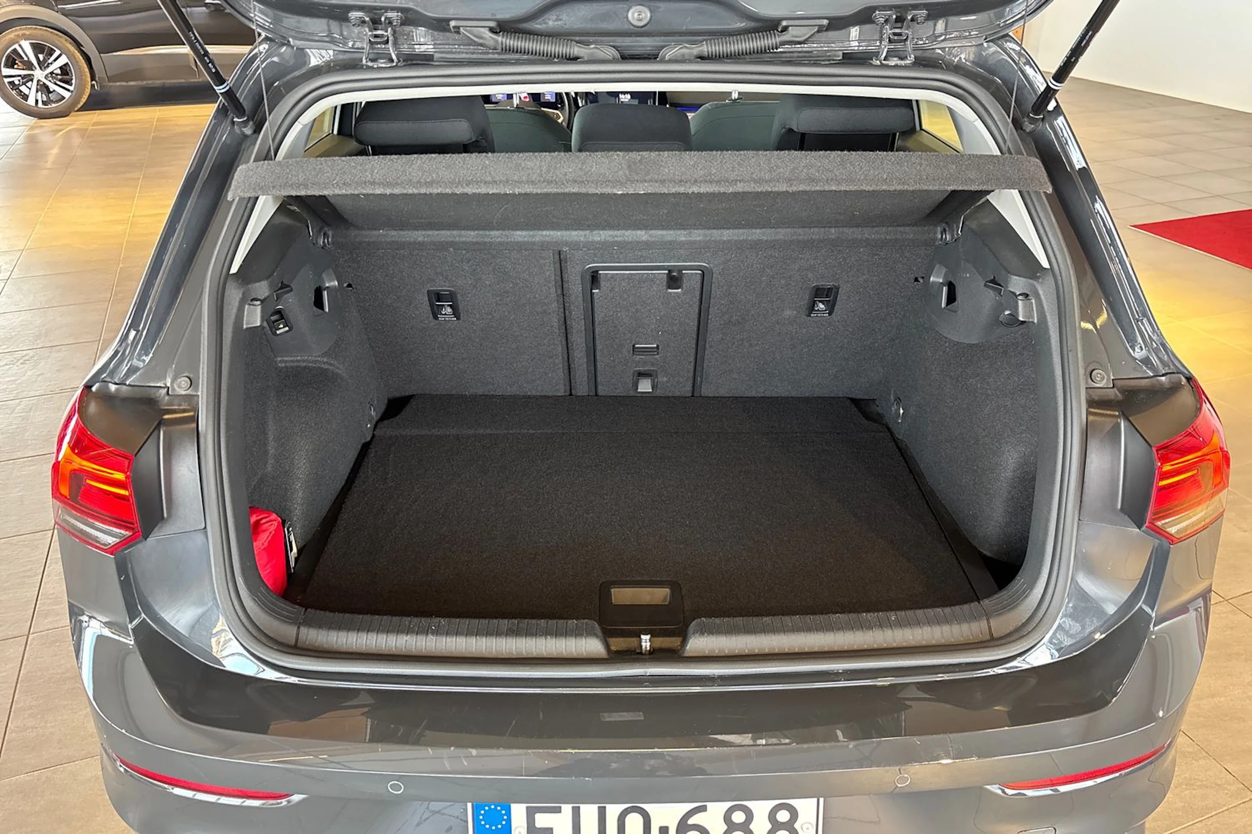 harmaa Volkswagen Golf 2023 kuva 19.