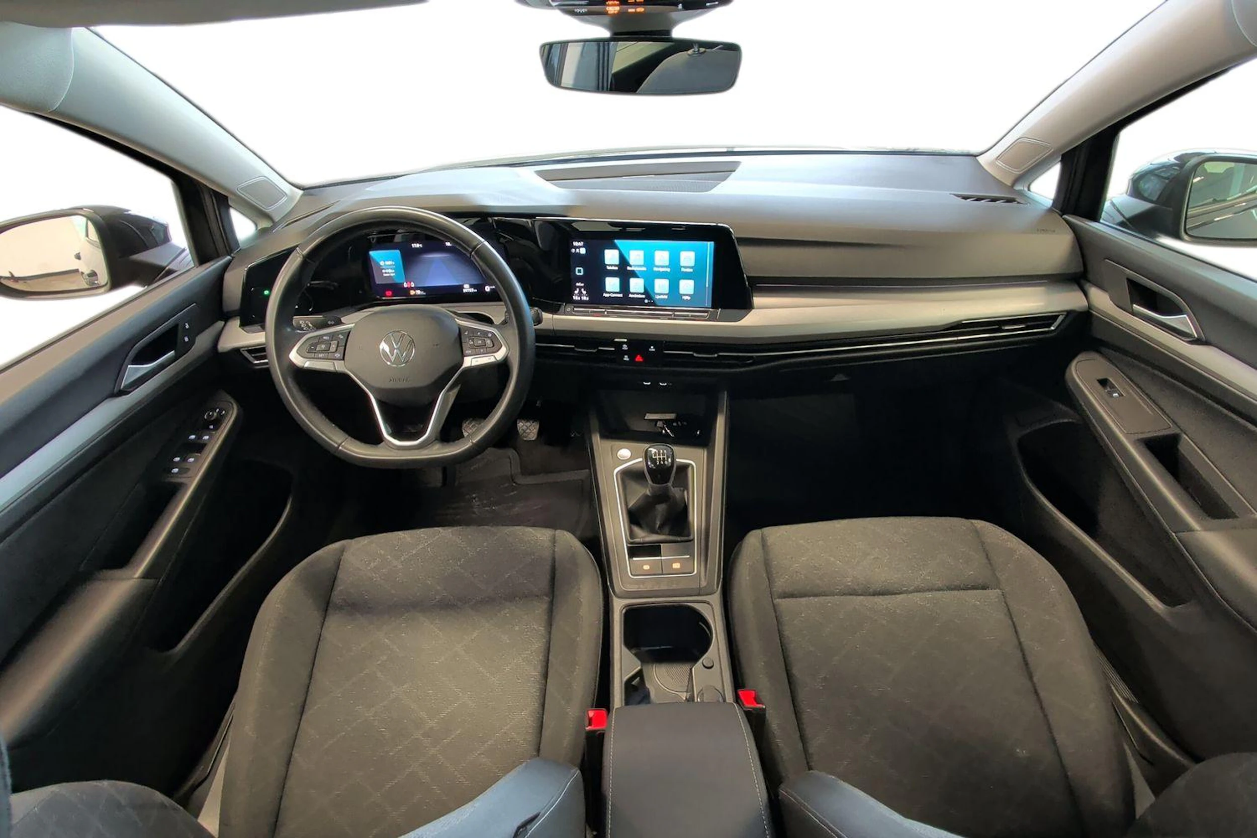 harmaa Volkswagen Golf 2023 kuva 7.