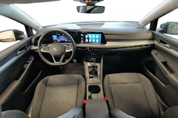 harmaa Volkswagen Golf 2023 kuva 7.