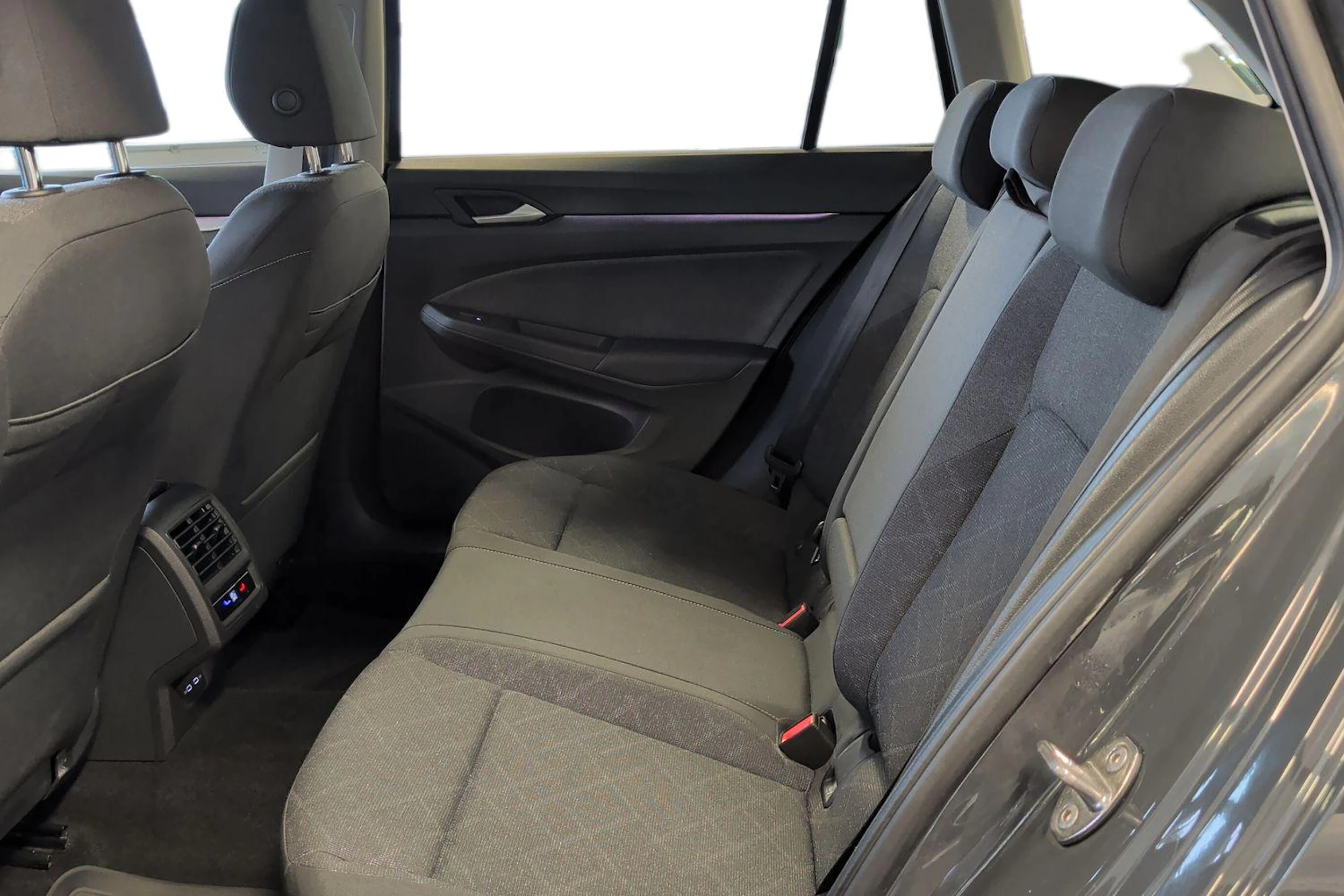 harmaa Volkswagen Golf 2023 kuva 8.
