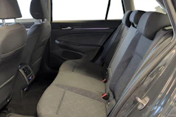 harmaa Volkswagen Golf 2023 kuva 8.