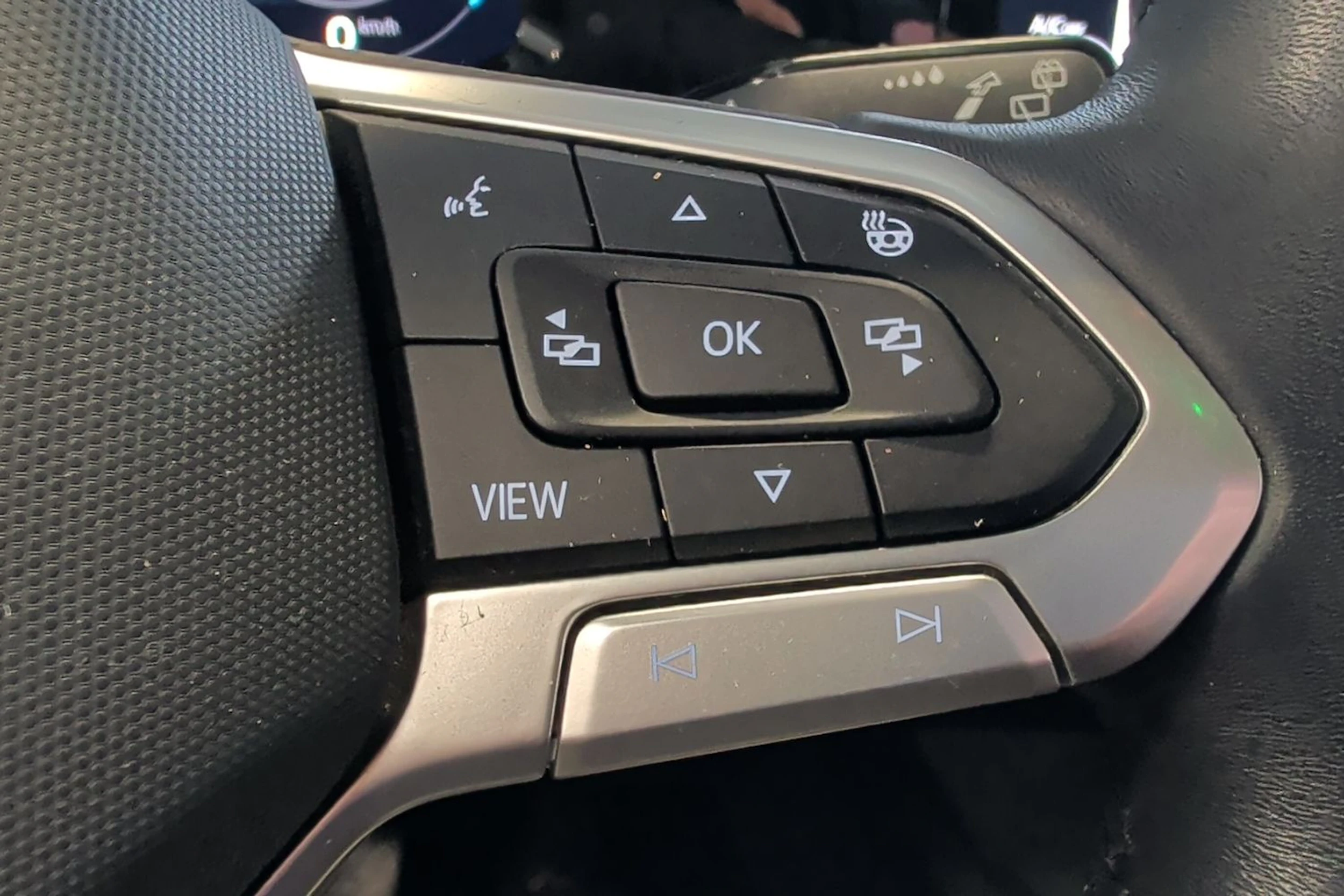 harmaa Volkswagen Golf 2023 kuva 20.