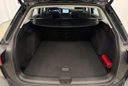 harmaa Volkswagen Golf 2023 kuva 13.