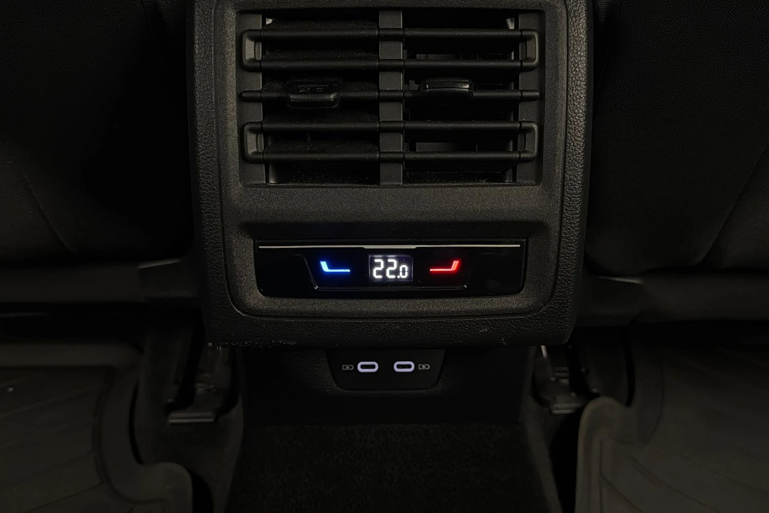 harmaa Volkswagen Golf 2023 kuva 16.
