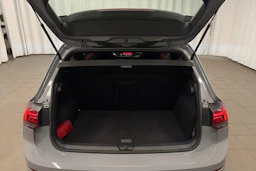 harmaa Volkswagen Golf 2023 kuva 22.