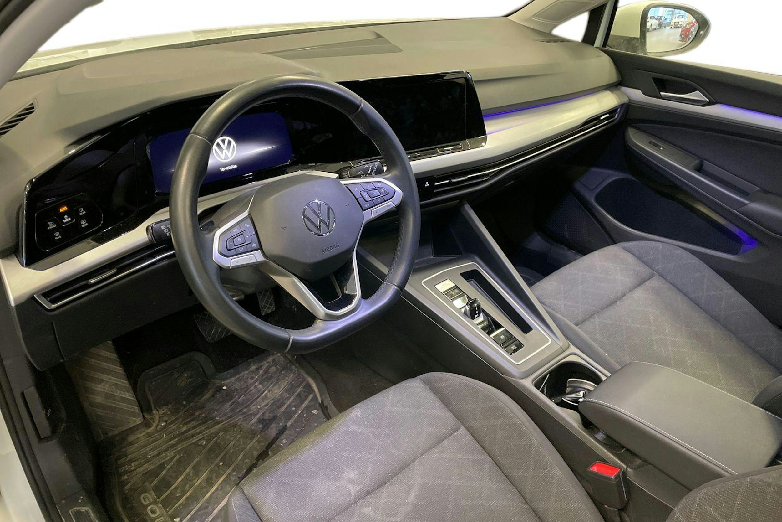 Valkoinen Volkswagen GOLF 2023 kuva 3.