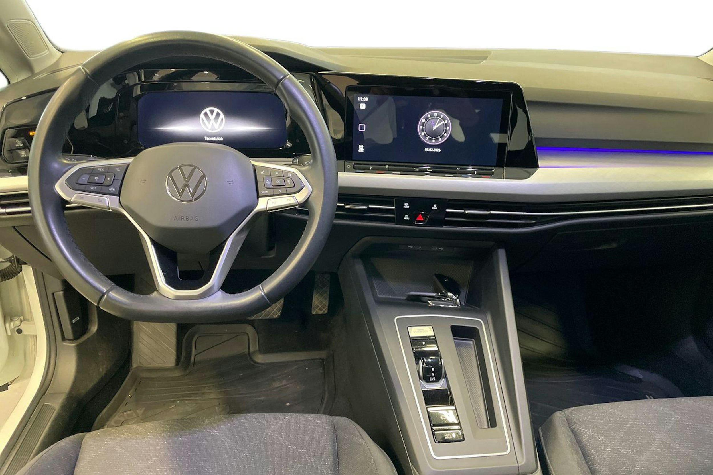 Valkoinen Volkswagen GOLF 2023 kuva 9.