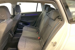 Valkoinen Volkswagen GOLF 2023 kuva 10.