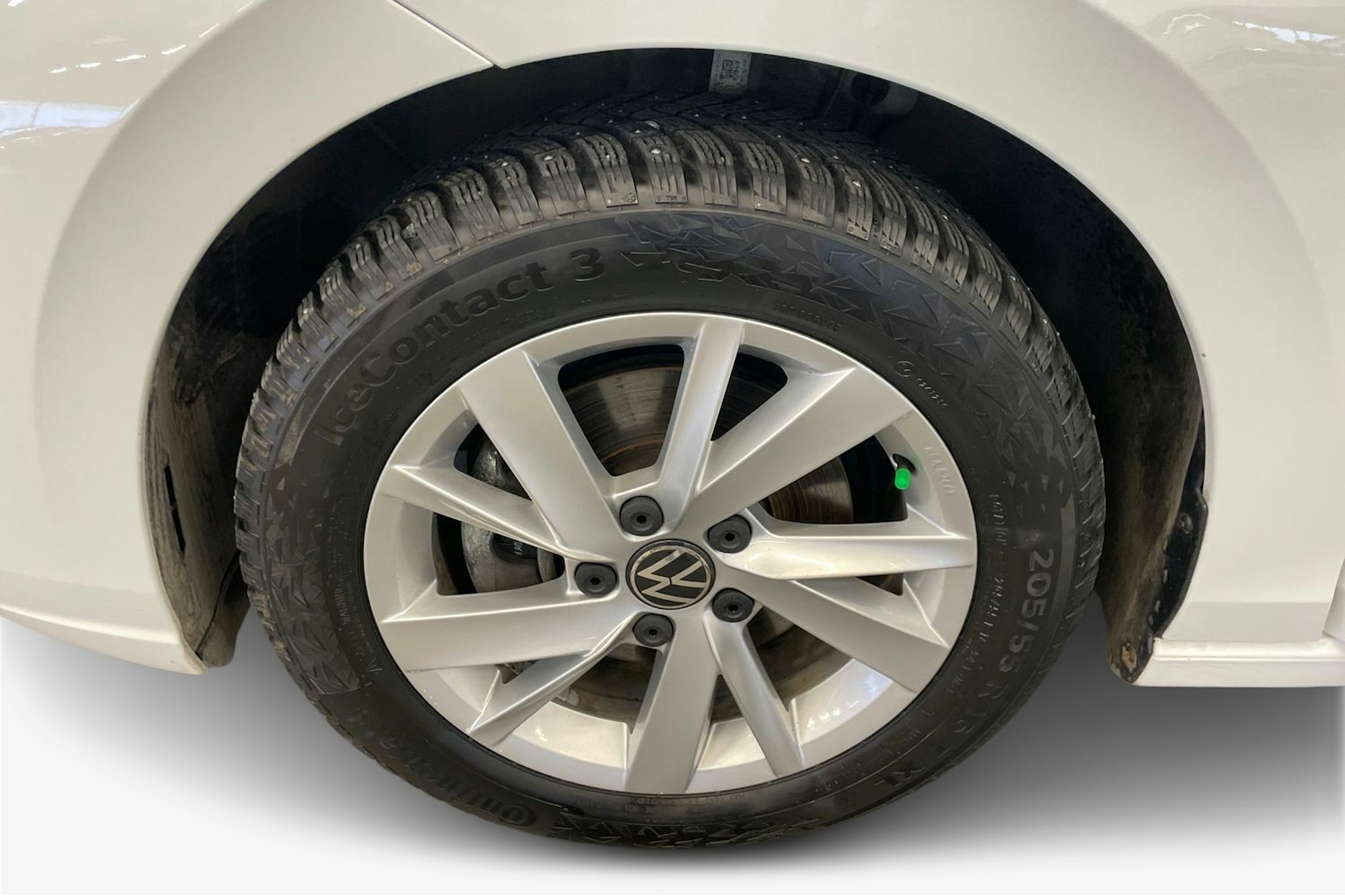 Valkoinen Volkswagen GOLF 2023 kuva 11.