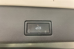 Valkoinen Volkswagen GOLF 2023 kuva 16.