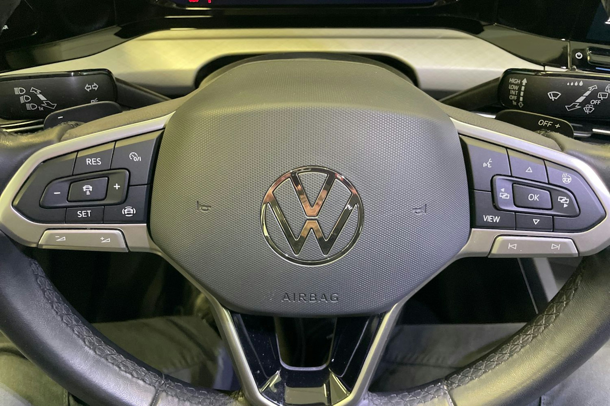 Valkoinen Volkswagen GOLF 2023 kuva 25.