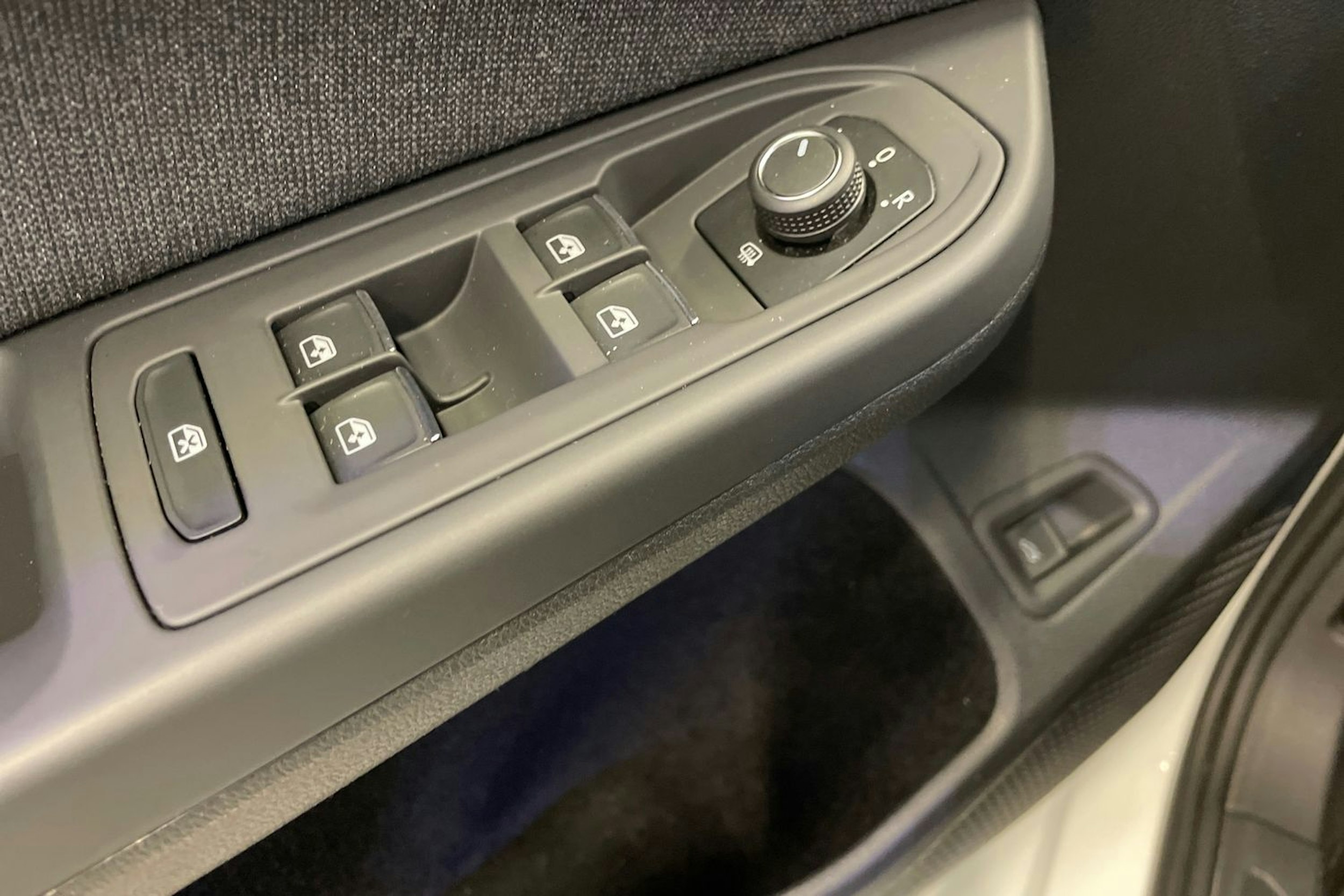 Valkoinen Volkswagen GOLF 2023 kuva 28.