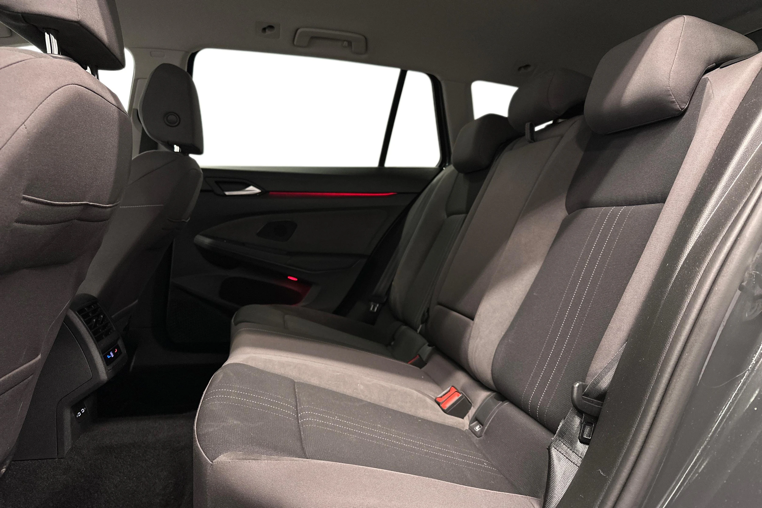 harmaa Volkswagen Golf 2023 kuva 11.